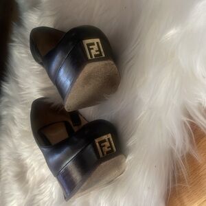 👠Black Fendi platform pumps size 40👠